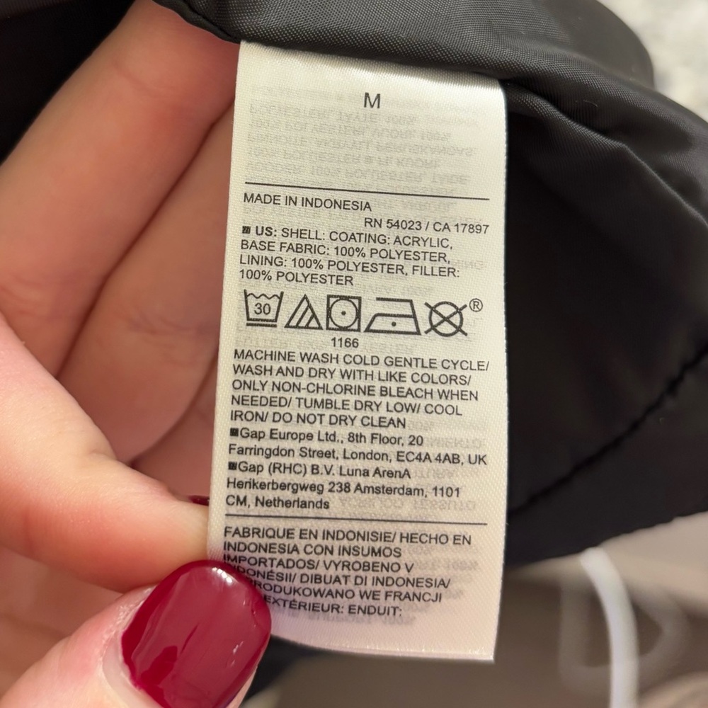 Old Navy Black Puffer Zip-up Vest - Picture 4 of 4